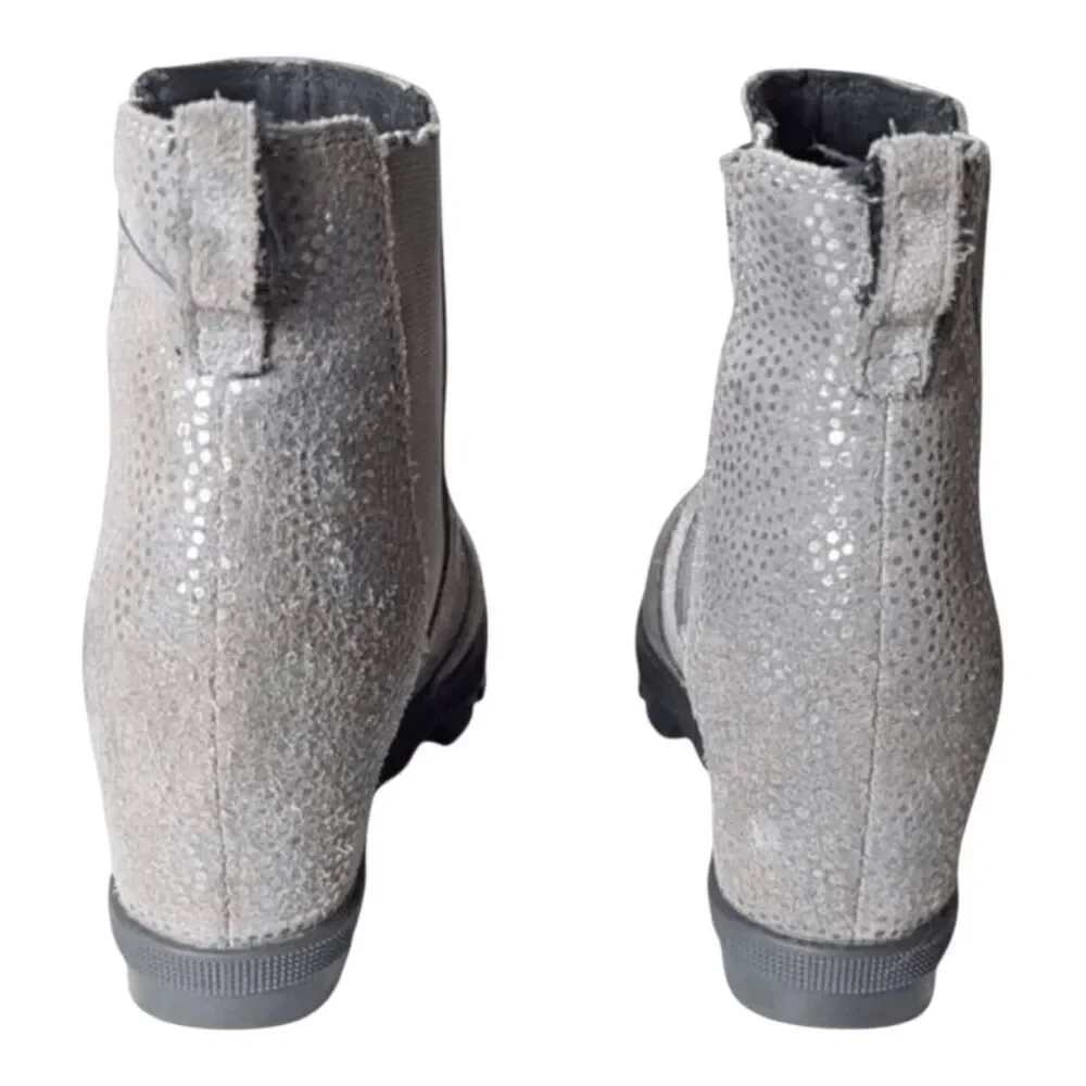 Sorel illustrational item style